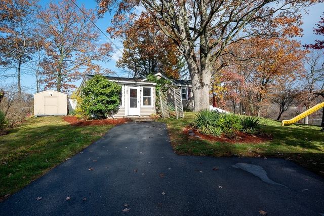 21 Epping St, Millbury, MA 01527