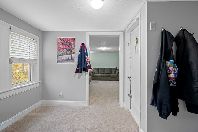 21 Epping St, Millbury, MA 01527