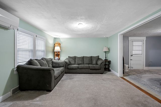 21 Epping St, Millbury, MA 01527