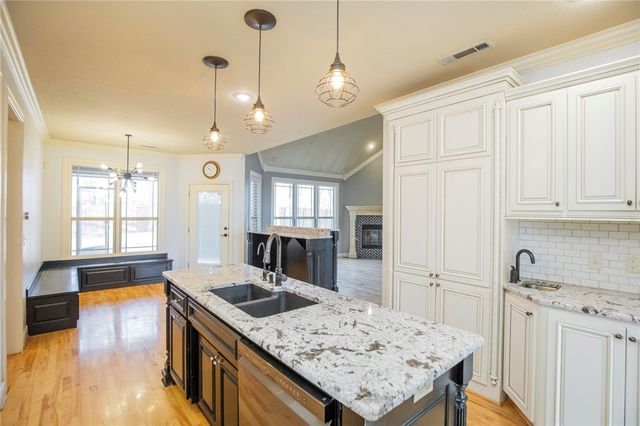 6815 W Shadow Valley Road, Rogers, AR 72758