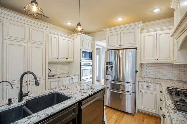 6815 W Shadow Valley Road, Rogers, AR 72758