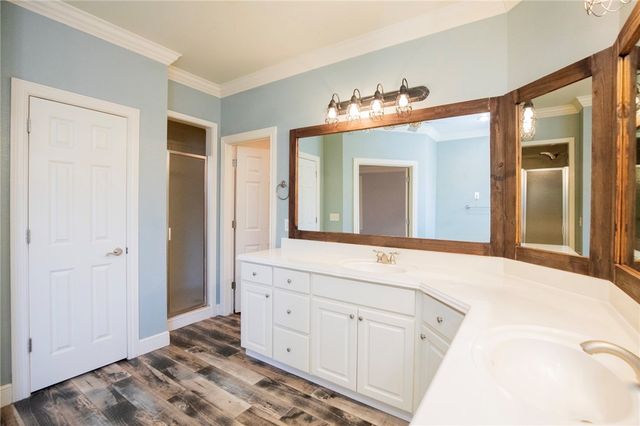 6815 W Shadow Valley Road, Rogers, AR 72758