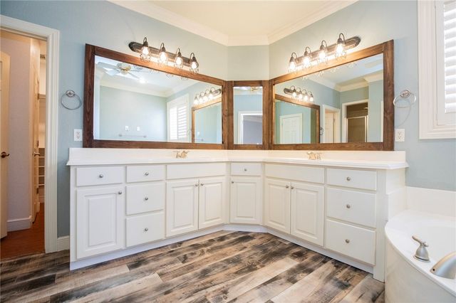 6815 W Shadow Valley Road, Rogers, AR 72758