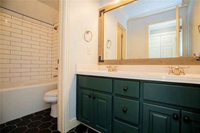 6815 W Shadow Valley Road, Rogers, AR 72758