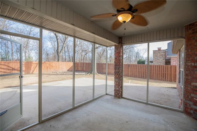 6815 W Shadow Valley Road, Rogers, AR 72758