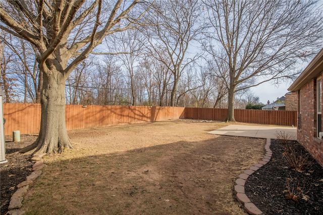 6815 W Shadow Valley Road, Rogers, AR 72758