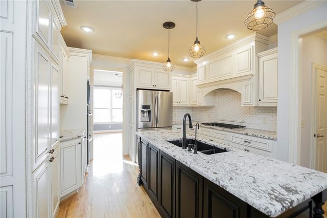 6815 W Shadow Valley Road, Rogers, AR 72758