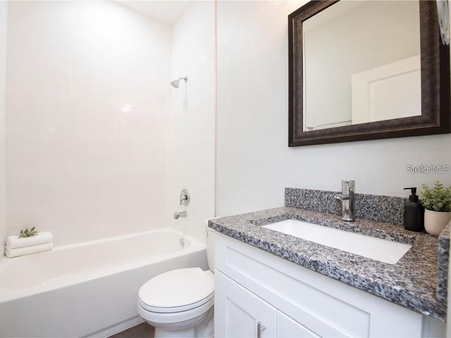 2433 AVENUE F NW, Winter Haven, FL 33880