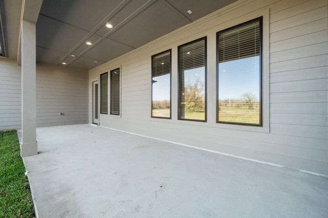 124 El Paso Bend, New Waverly, TX 77358