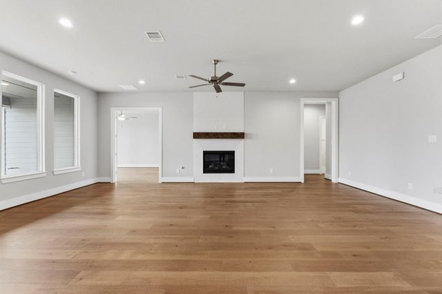 124 El Paso Bend, New Waverly, TX 77358