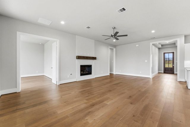 124 El Paso Bend, New Waverly, TX 77358