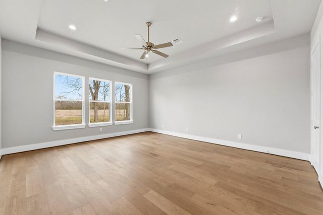 124 El Paso Bend, New Waverly, TX 77358