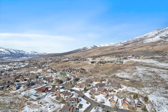 5823 E ELKHORN DR, Eden, UT 84310