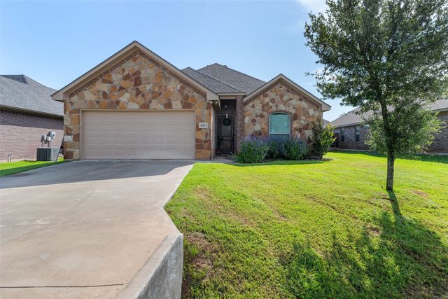 3211 Main Street, Granbury, TX 76049