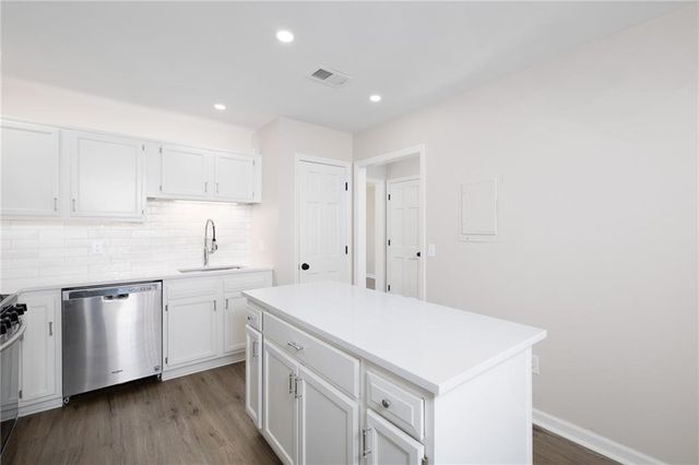 1854 Cooper Lake SE Drive, Smyrna, GA 30080