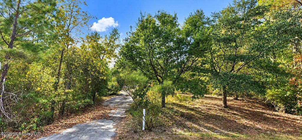 201 Hunter Hollow, Waveland, MS 39576