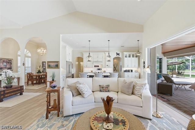 2076 Imperial CIR, Naples, FL 34110