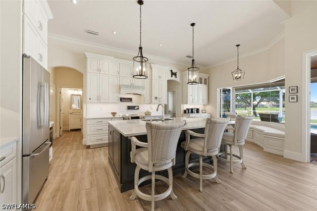 2076 Imperial CIR, Naples, FL 34110