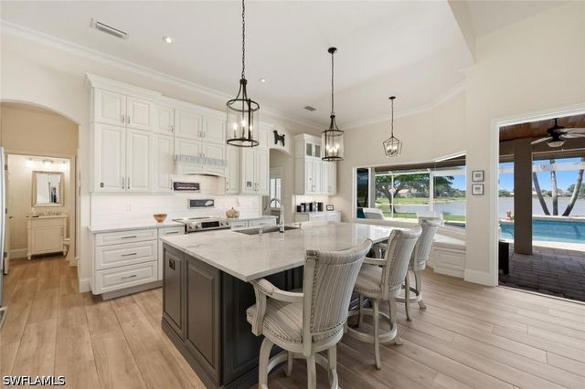 2076 Imperial CIR, Naples, FL 34110