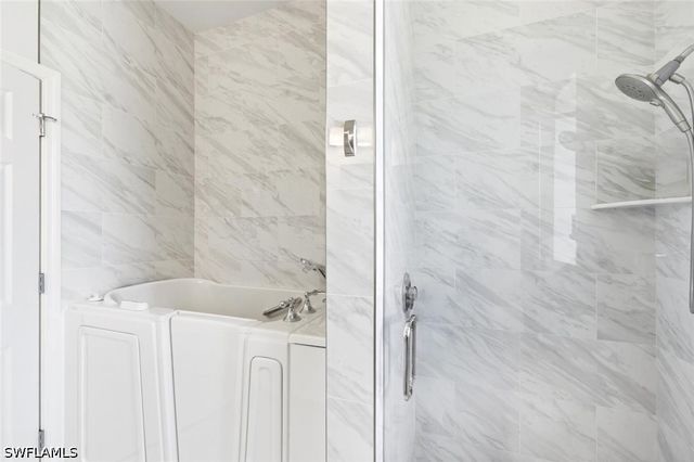 2076 Imperial CIR, Naples, FL 34110