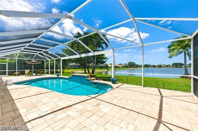 2076 Imperial CIR, Naples, FL 34110