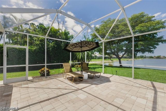 2076 Imperial CIR, Naples, FL 34110