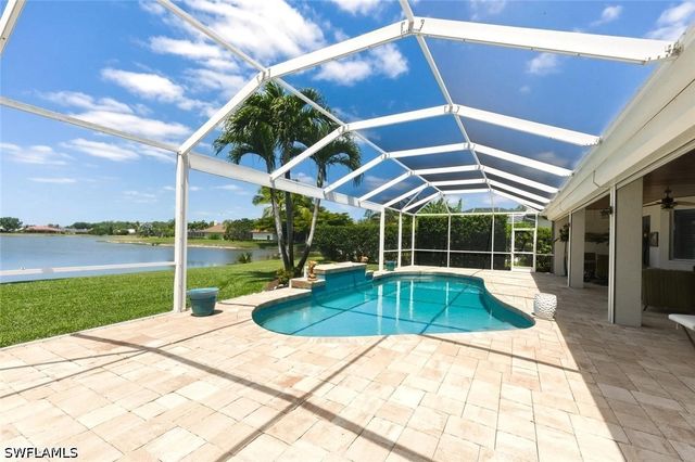 2076 Imperial CIR, Naples, FL 34110