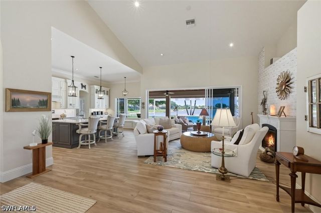 2076 Imperial CIR, Naples, FL 34110