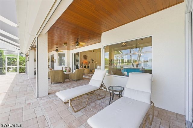 2076 Imperial CIR, Naples, FL 34110