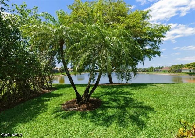 2076 Imperial CIR, Naples, FL 34110