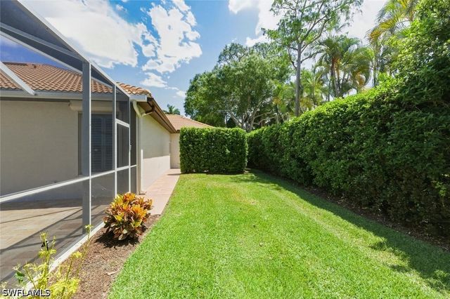 2076 Imperial CIR, Naples, FL 34110