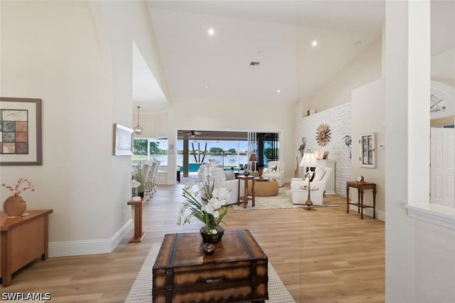 2076 Imperial CIR, Naples, FL 34110