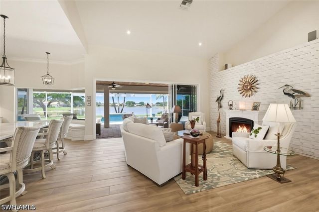 2076 Imperial CIR, Naples, FL 34110