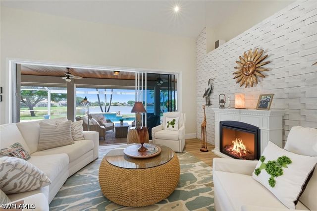 2076 Imperial CIR, Naples, FL 34110