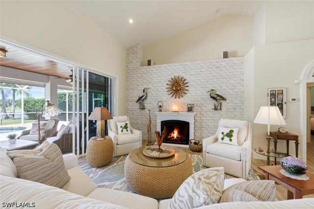 2076 Imperial CIR, Naples, FL 34110