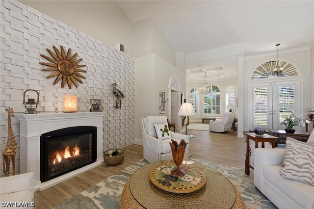 2076 Imperial CIR, Naples, FL 34110