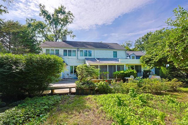2 W Woods Road, Great Neck, NY 11020