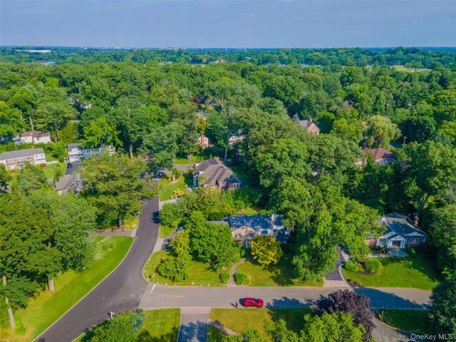 2 W Woods Road, Great Neck, NY 11020