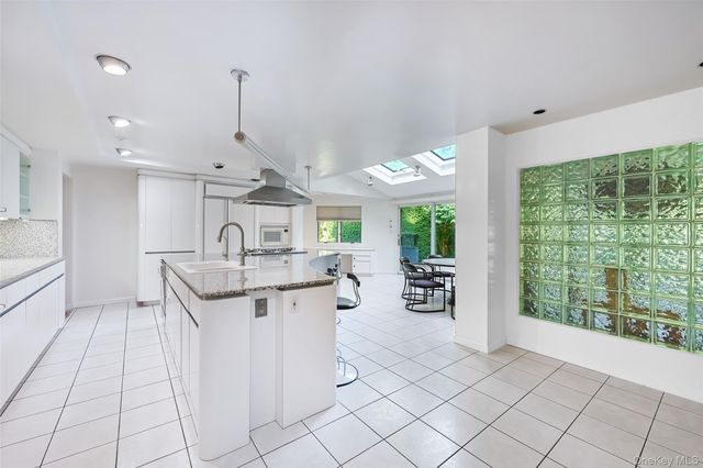 2 W Woods Road, Great Neck, NY 11020
