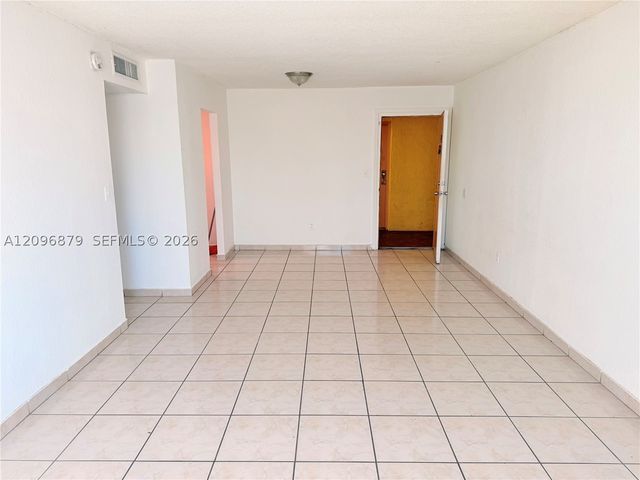 606 W 81st St 320, Hialeah, FL 33014