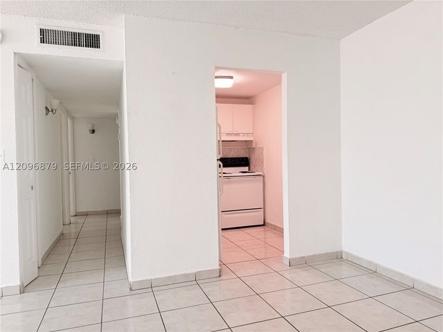 606 W 81st St 320, Hialeah, FL 33014