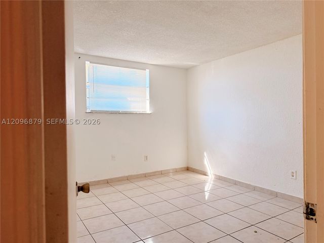 606 W 81st St 320, Hialeah, FL 33014