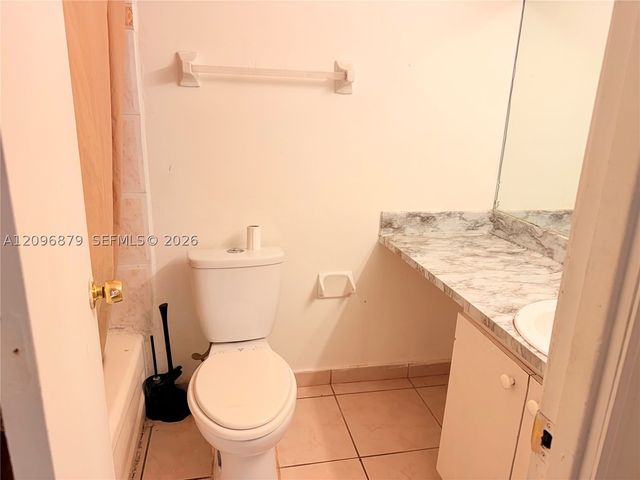 606 W 81st St 320, Hialeah, FL 33014
