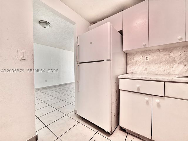 606 W 81st St 320, Hialeah, FL 33014