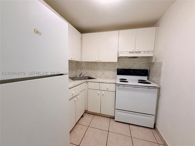 606 W 81st St 320, Hialeah, FL 33014