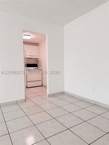 606 W 81st St 320, Hialeah, FL 33014