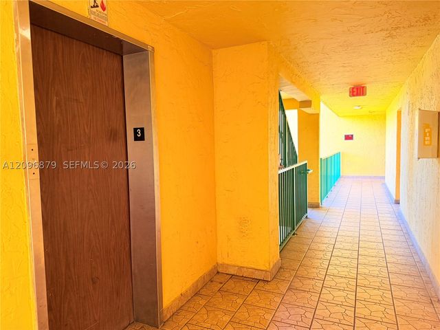 606 W 81st St 320, Hialeah, FL 33014