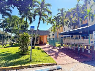 606 W 81st St 320, Hialeah, FL 33014