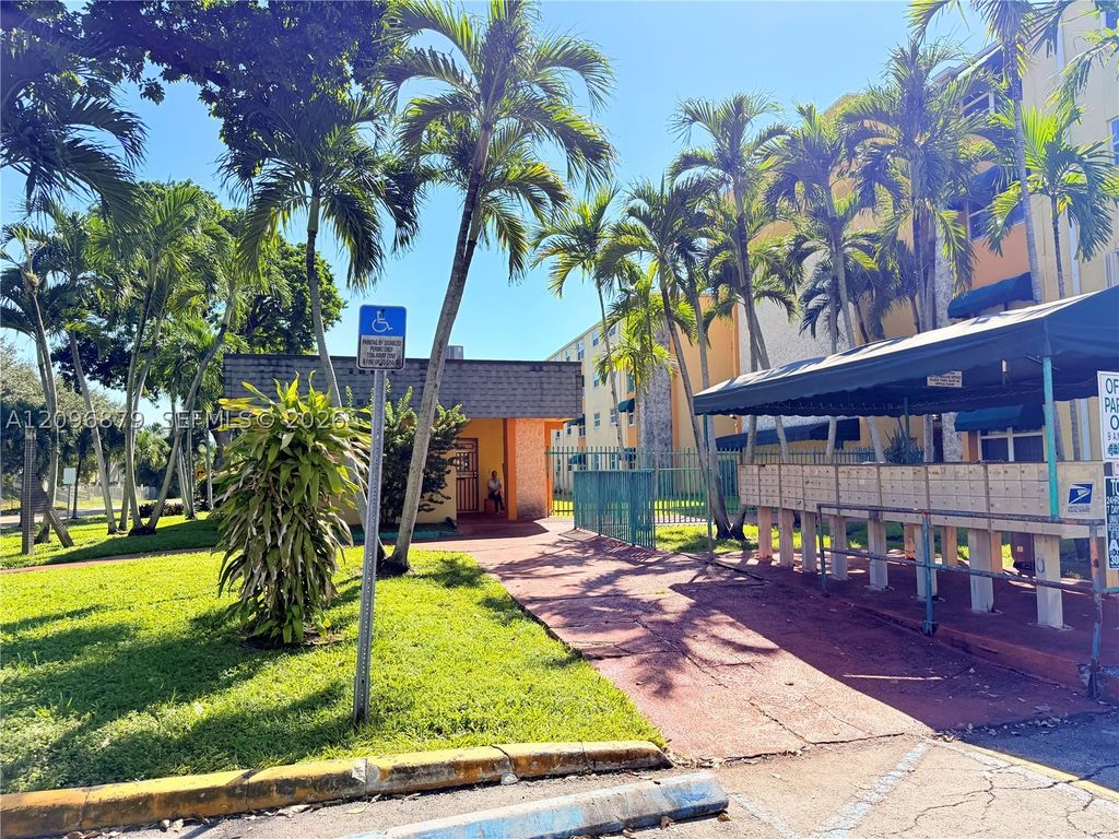 606 W 81st St 320, Hialeah, FL 33014