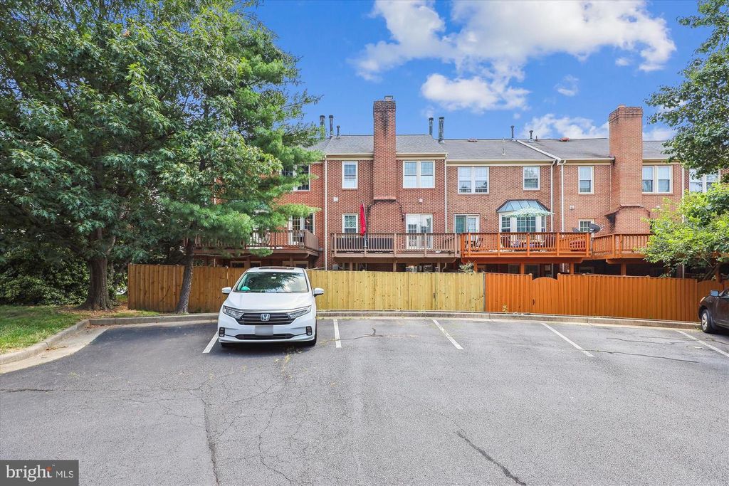 4720 MINOR CIR, Alexandria, VA 22312